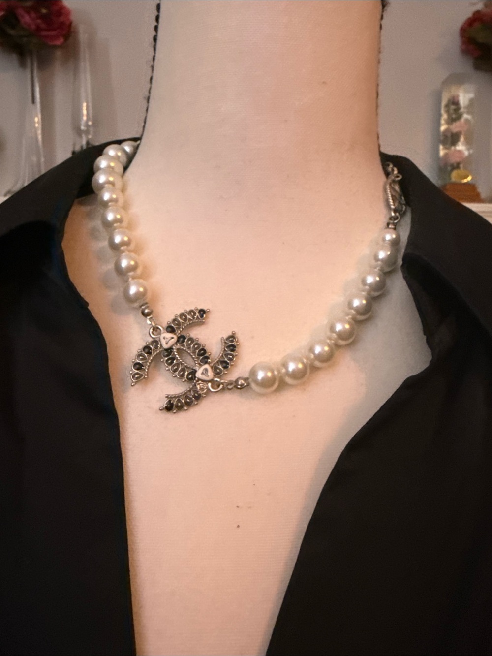 Pearl Necklace with Interlocking Accent - White